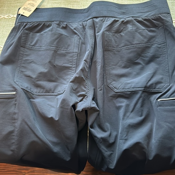 Duluth Trading Company women’s Black Hills slim leg water repellent pants - Picture 7 of 8